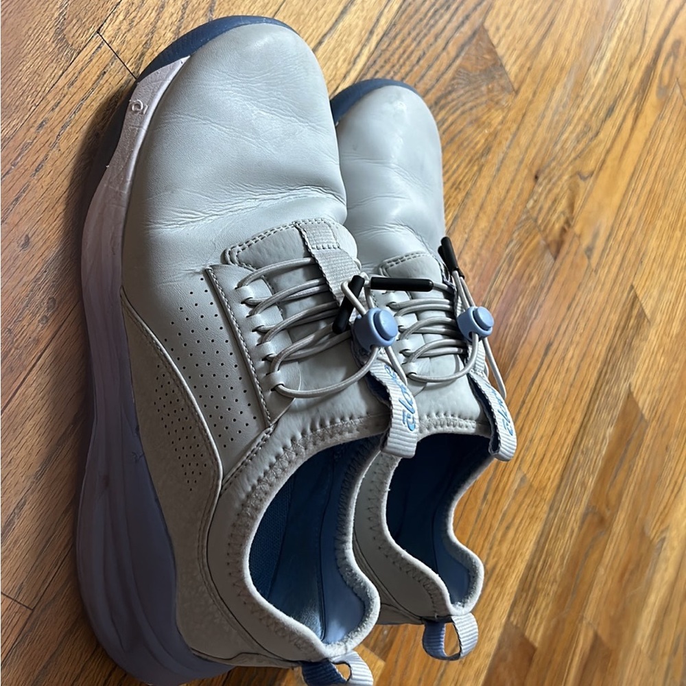 Clove nursing shoes